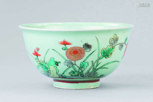 清代（1644-1911） 豆青地粉彩花卉寿石纹碗