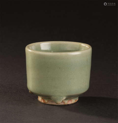 元代（1279-1368） 龙泉窑三足香炉