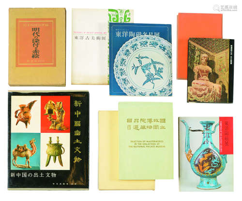 《敦煌美术之旅》《新中国出土文物》等书箱九册