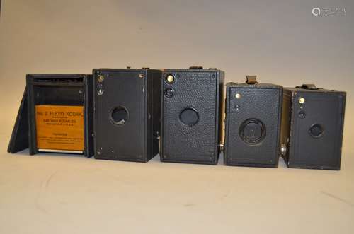 Brownie and Flexo Box Cameras, including No 2c model A (2), model C No 2 Flexo Kodak and a Kewpie