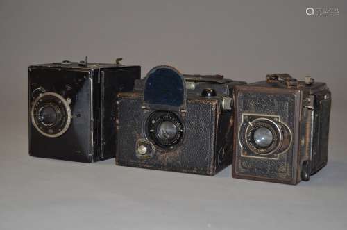 Two Reflex Cameras, a Mentor Compur Reflex Model 310 Plate camera, plate holder back missing and