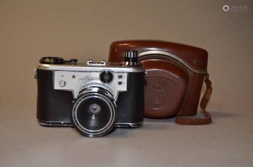A Corfield Periflex Gold Star 35mm Camera, serial no 710198 96 with Corfield Lumax 50mm f/2.8