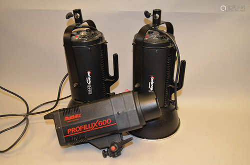 A Courtenay Solaflash and Multiblitz Studio Lighting Kit, including a Solaflash 1000 flash head, a