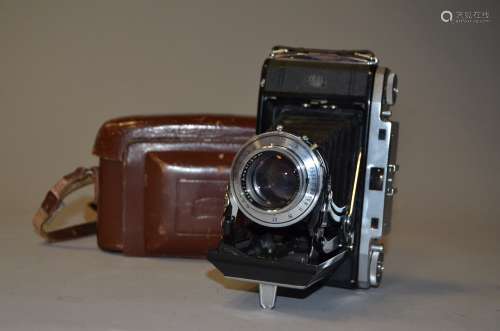 A Zeiss Ikon 524/2 Mess-Ikonta Folding Uncoupled Rangefinder Camera, serial no W75717, Novar-