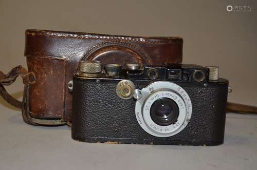 A Leica III Rangefinder Camera, no serial number, black, condition P, shutter sticking at slow