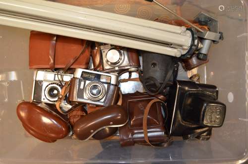 A Tray of Viewfinder Cameras, including an Agfa Optima II, a Gerlach Ideal, a Kodak Junior II, a