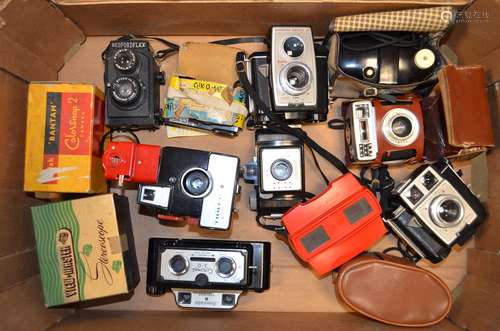 A Tray of Plastic Cameras and Accessories, including Kodak Brownie Reflex 20, Brownie Twin 20,