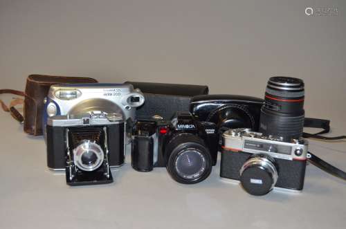 A Minolta Dynax 7000i SLR Body with Lenses, including a Sigma 28-70mm f/3.5-4.5 lens, a Sigma AF-APO