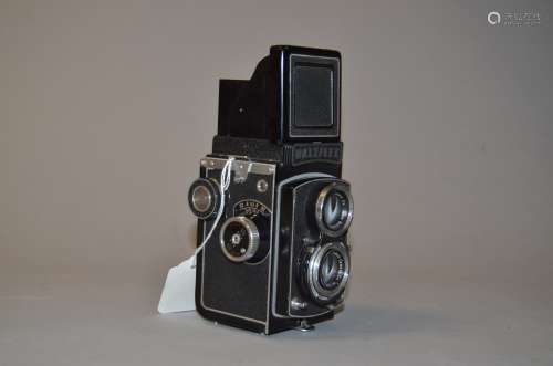 A Walzflex IIIa TLR Camera, serial no 32053, with 7.5cm f/3.5 Walz lens, shutter working, body G-VG,