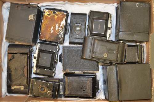 A Tray of Folding and Box Cameras, including Zeiss Ikon Nettar, Ikonta, Vöigtlander Bessa, other