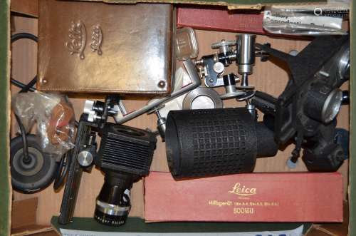 Leitz Copying Equipment, including a boxed Leitz BOOWU Copying kit, a Focusing Stage, an OUTSO