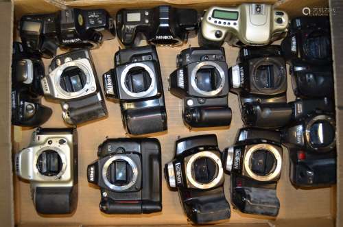 A Tray of Minolta Dynax and Nikon AF SLR Bodies, including Minolta Dynax 300si (2 examples),