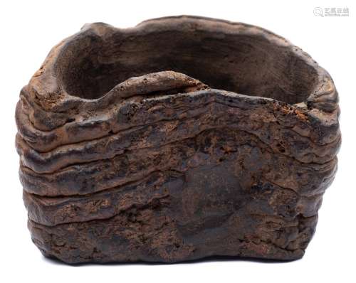 An unusual Chinese rootwood brush pot: in the form of a lingzhi fungus,12 cm wide.