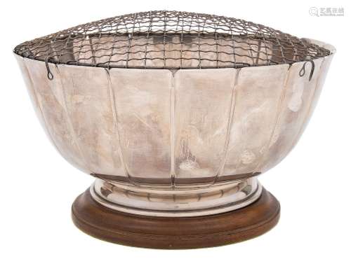 An Elizabeth II silver rose bowl, maker Henry Clifford Davis, Birmingham,