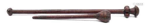 An African knobkerrie: of traditional design with bulbous head and tapering shaft, 48cm.
