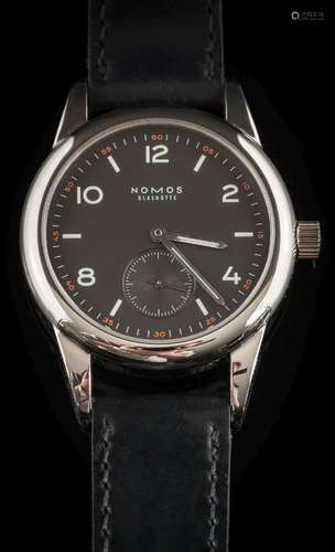 Nomos Club Dunkel ref 704.