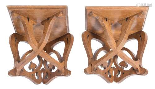 A pair of oak corner shelf brackets in the Art Nouveau taste:,