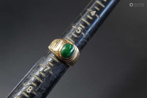 14K gold and jadeite ring.