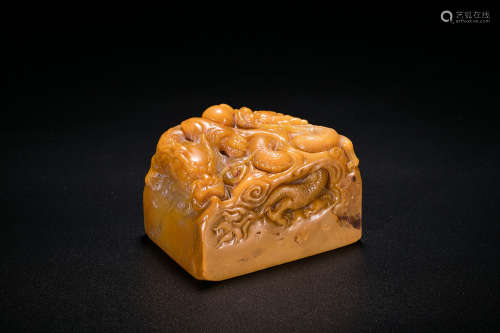 Chinese carved tianhuang stone seal .