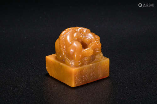 Chinese carved tianhuang stone seal .