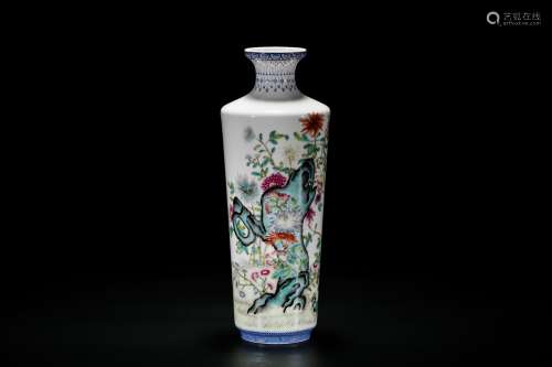Chinese enameled porcelain vase. Qianlong Mark.