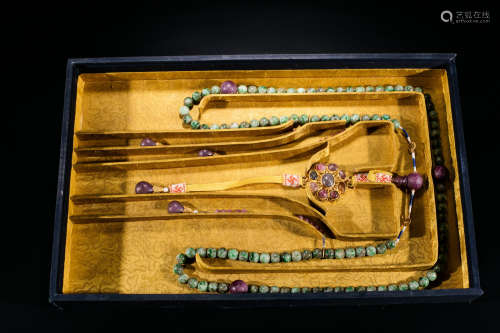 Chinese jadeite beads court necklace .