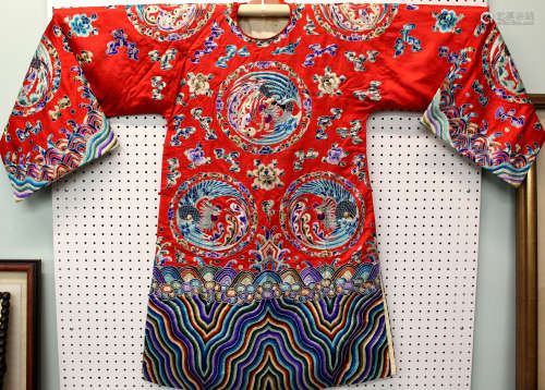 Chinese embroidery wedding robe.