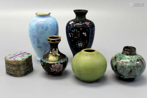 A group of Chinese and Japanese small items.