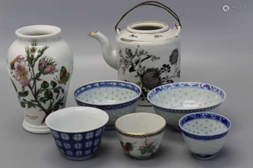 Group of seven porcelain pieces.