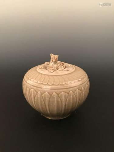 Chinese Ding-Yao Lotus Jar