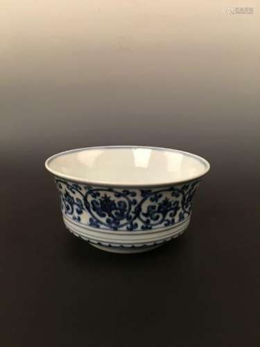 White-Blue Curling Grass Pattern Bowl