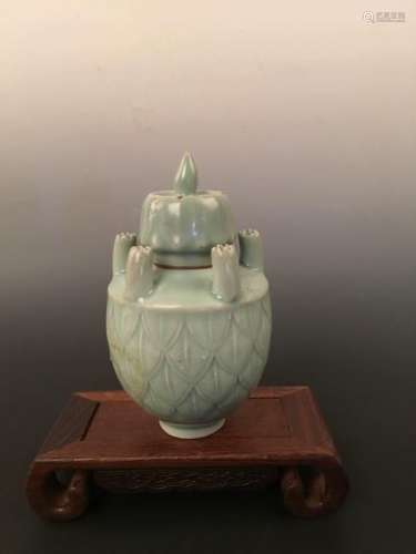 Longquan Kiln Mark Bottle with Leaf Pattern Cover