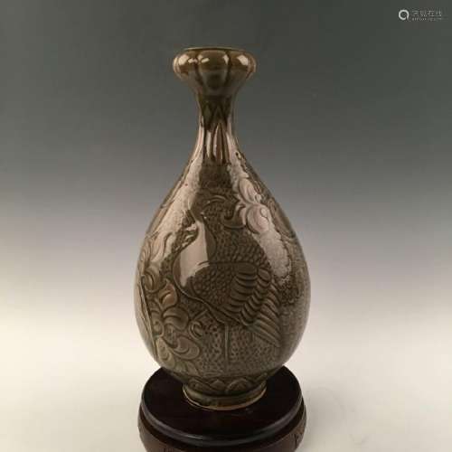 Chinese Celadon Glazed  Bird Garlic Vase