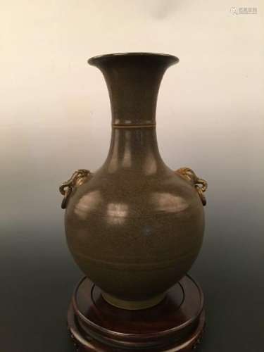 Tea Dust Vase with Elephants Handles, Yongzheng Mark