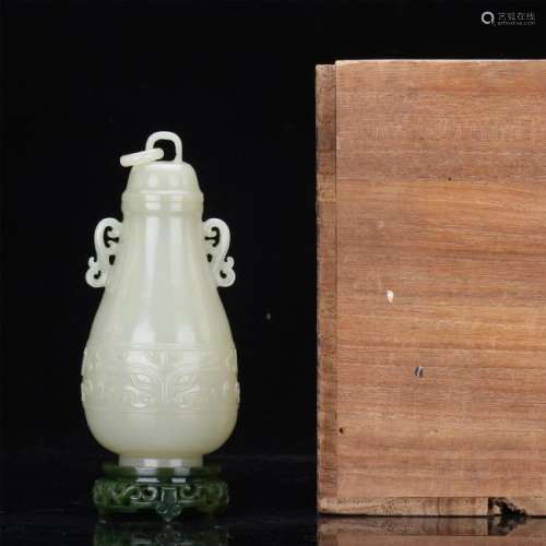 CHINESE WHITE JADE LIDDED VASE