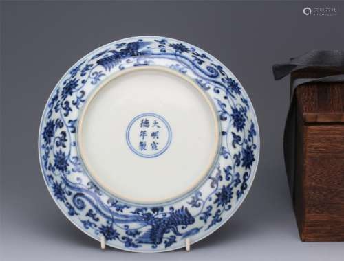 CHINESE PORCELAIN BLUE AND WHITE PHOENIX PLATE