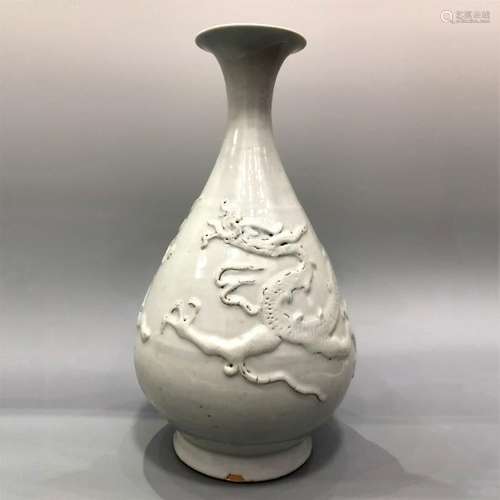 CHINESE PORCELAIN WHITE GLAZE DRAGON YUHUCHUN VASE