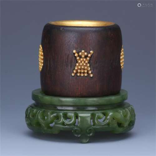 CHINESE GOLD AGALWOOD ARCHER'S RING WITH JADE BASE