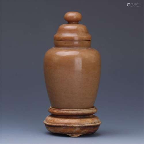 CHINESE YELLOW JADE LIDDED JAR