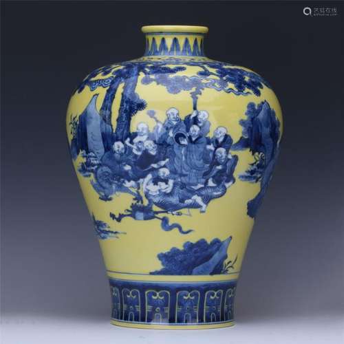 CHINESE PORCELAIN YELLOW GROUND BLUE AND WHITE FIGURES MEIPING VASE