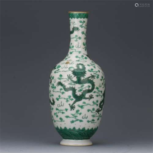 CHINESE PORCELAIN GREEN DRAGON VASE