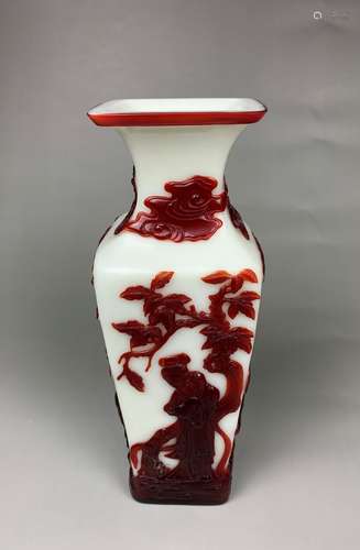 Red And White Peijing Glass Vase