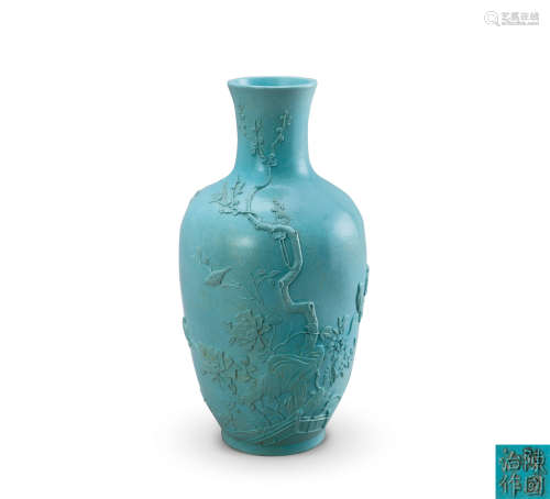 清  吹蓝釉雕瓷瓶
