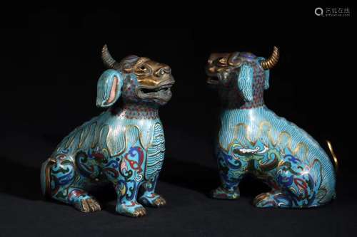 A PAIR OF CLOISONNE MYTHICAL