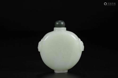 A HETIAN JADE SNUFF BOTTLE