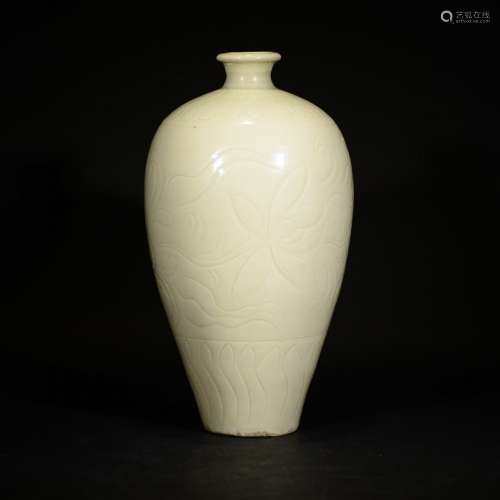 A DINGYAO MEIPING VASE