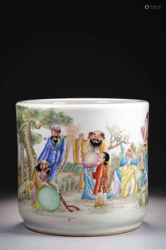 A FAMILLE ROSE BRUSH POT