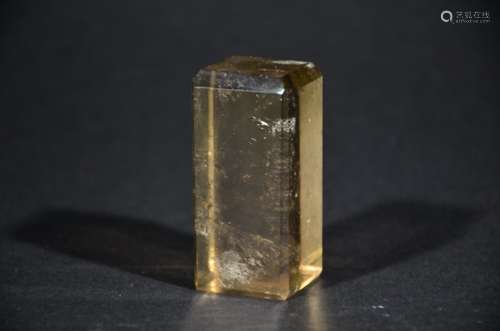 A CHINESE DARK HAIR CRYSTAL SEAL