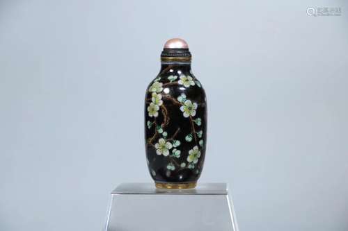 A PAINTED ENAMEL GLASS SNUFF BOTTLE QIANLONG MARK