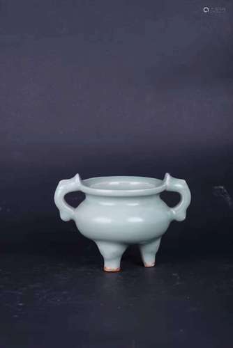 A LONGQUAN TRIPOD CENSER